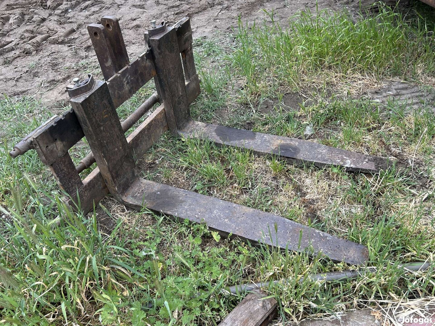 3 pont hidraulikára szerelhető raklapvilla