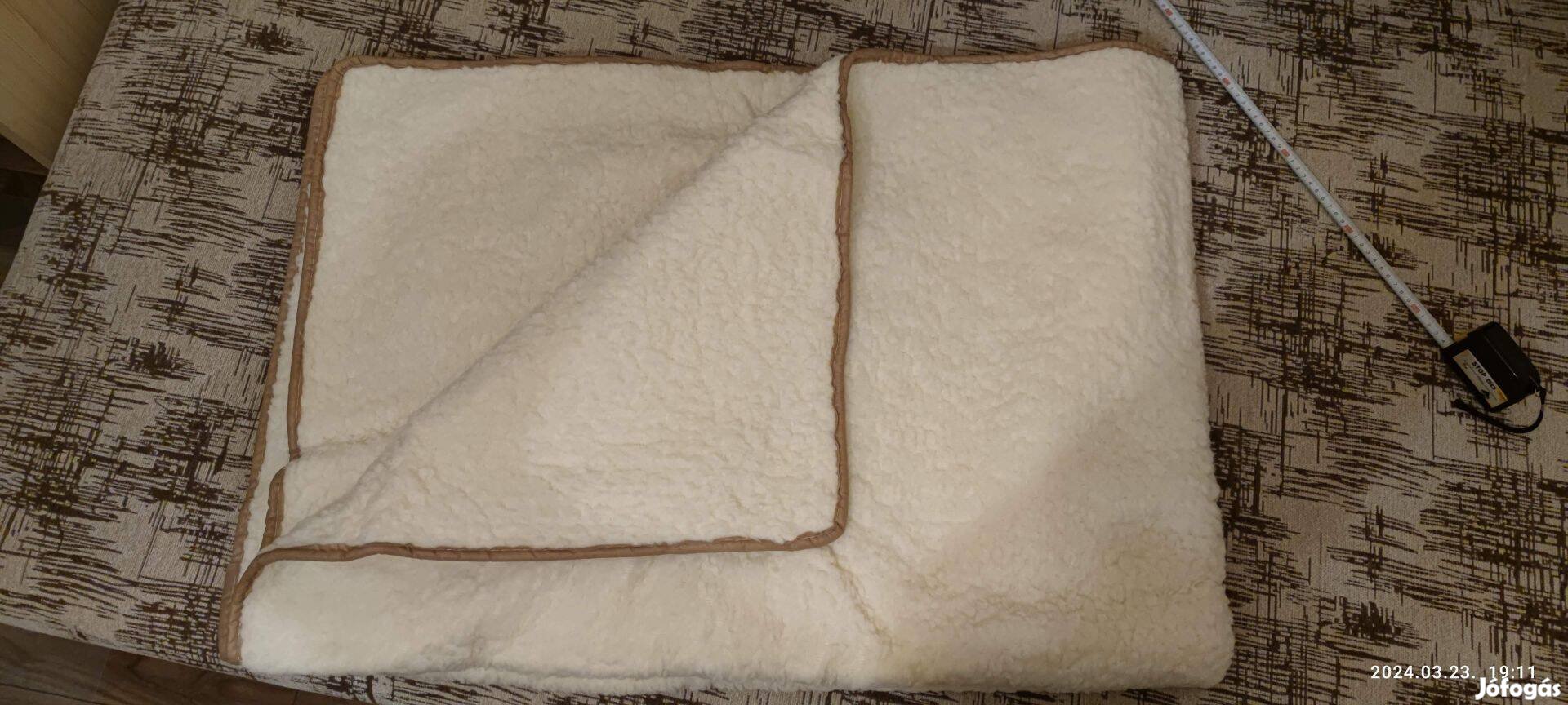 3 részes gyapjú takaró-párna szett 3 takaróval