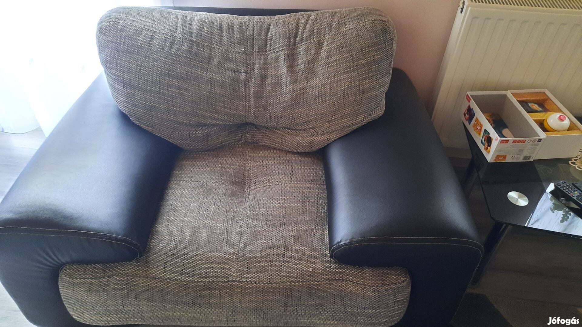 3 részes szürke-fekete színű kanapé, nem ágyazható!