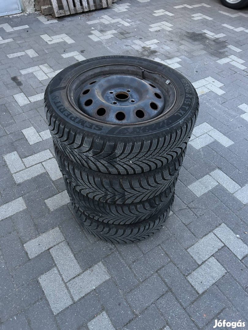 3 szezont futott téli gumiabroncs szett acél felnin