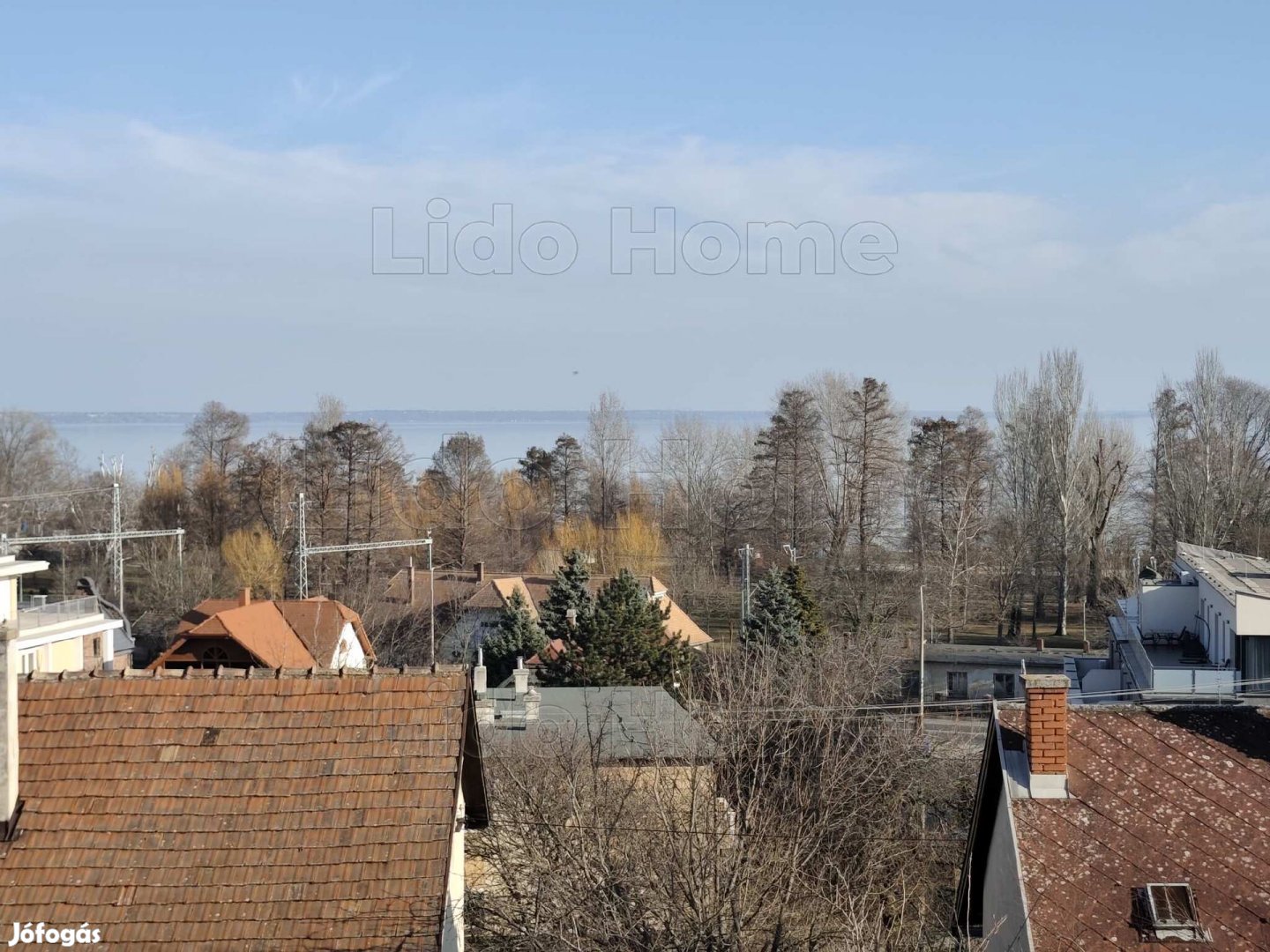 3 szintes, örök panorámás nyaraló Balatonalmádi központjában