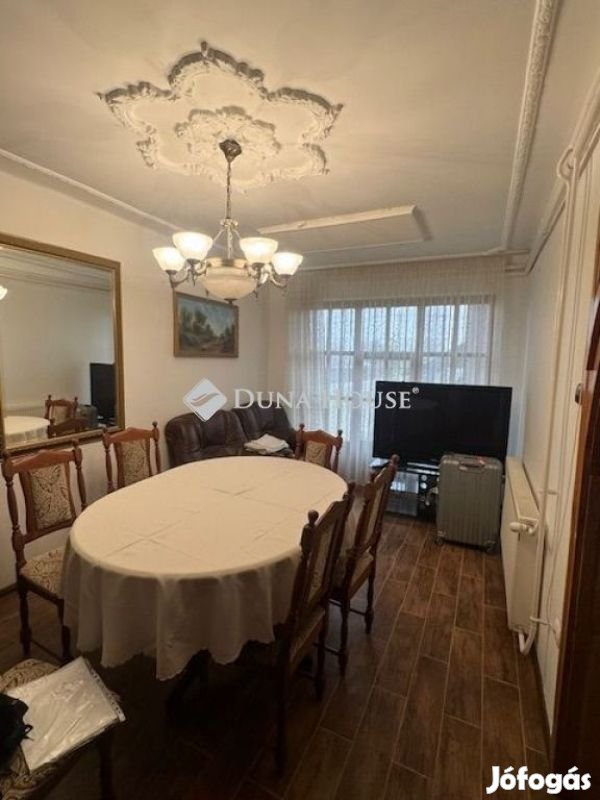 3 szintes családi ház alacsony rezsivel a Veres Péter utca