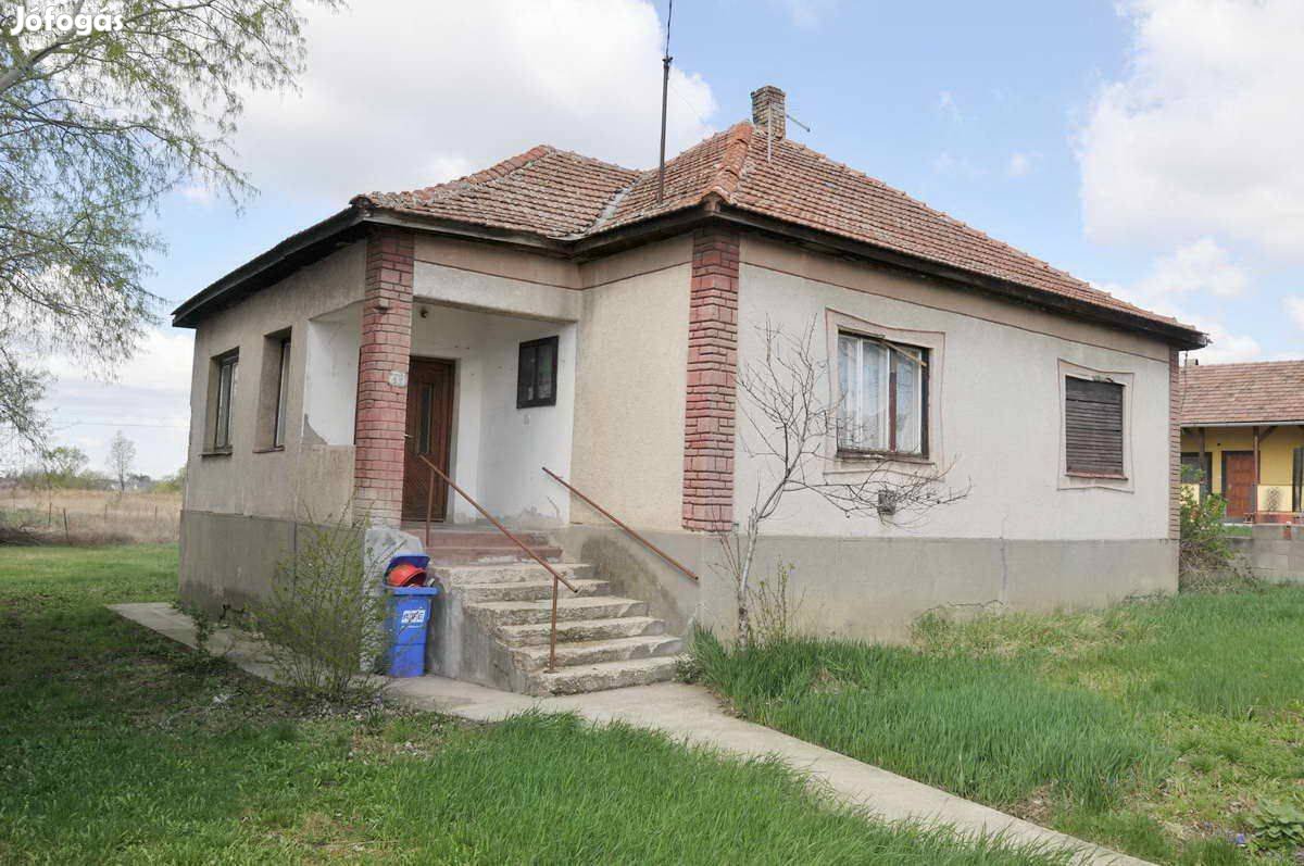 3 szobás, felújítandó családi ház eladó Kisköre, Tisza-tó