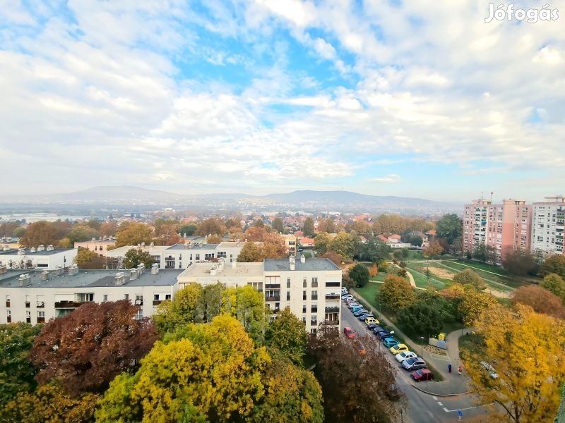 3 szobás erkélyes lakás Éva utcában ELADÓ!