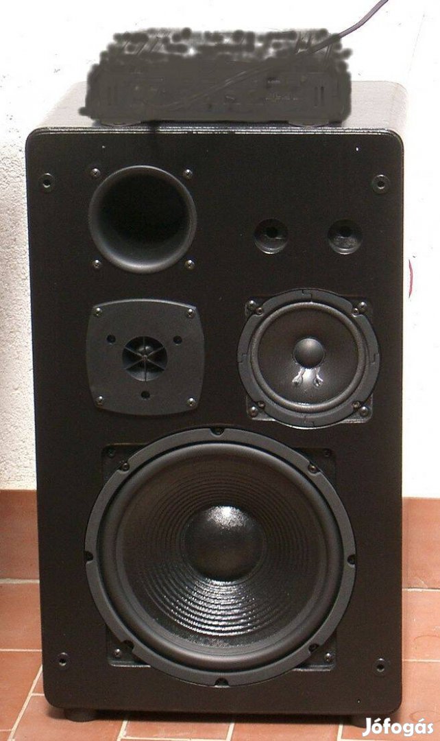 3 utas bass-reflex hangfal Videoton dobozban