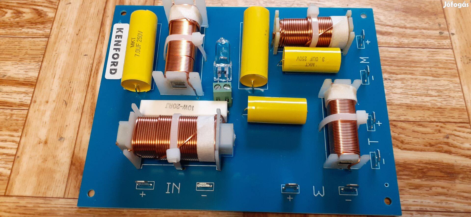 3-utas profi hangváltó 8 Ohm - 400W