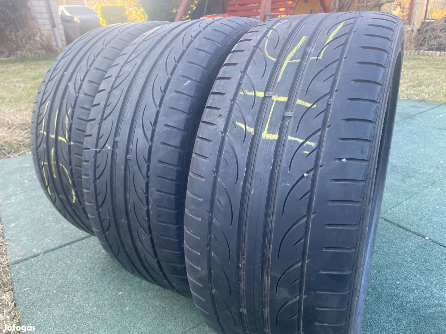 3db Hankook V12, nyári gumi, 225/40 R18, 4mm