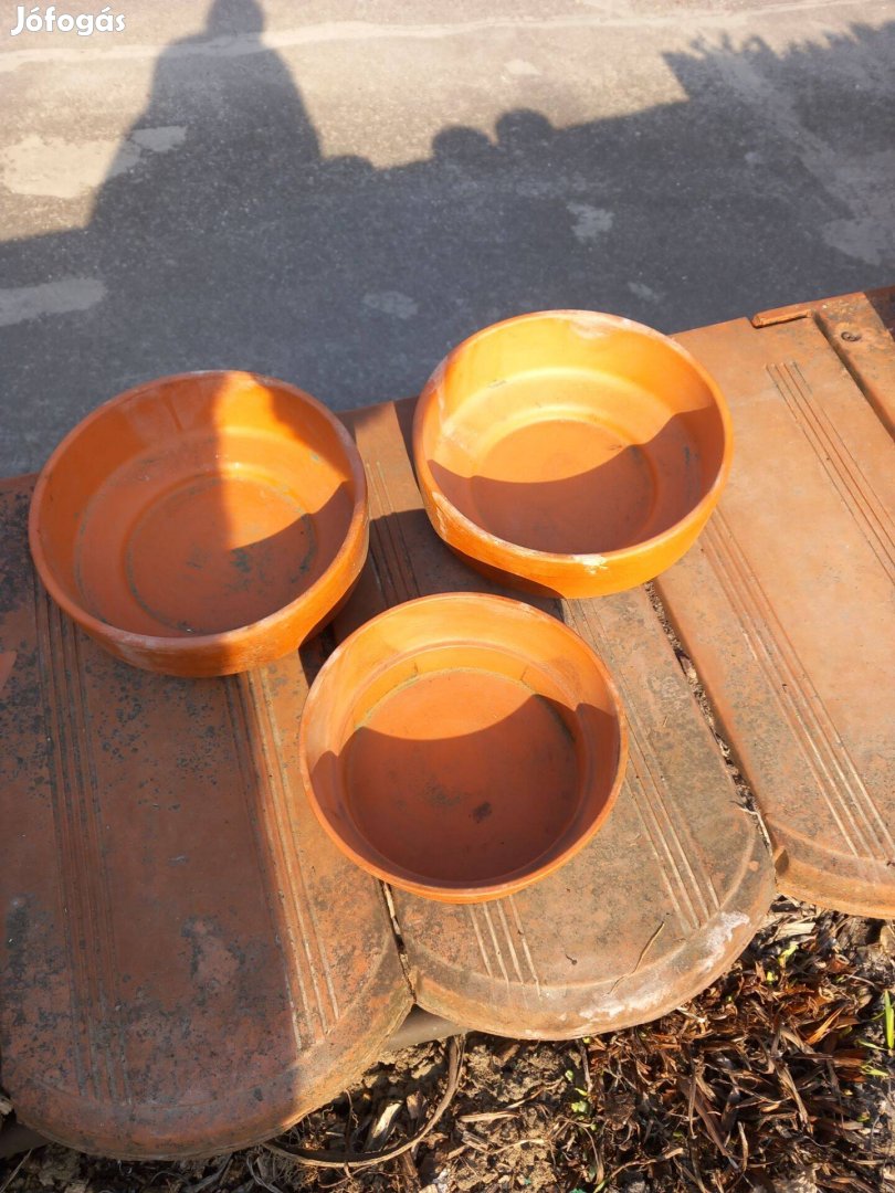 3db kerámia virágtartó egybe mindegyik átm 20cm