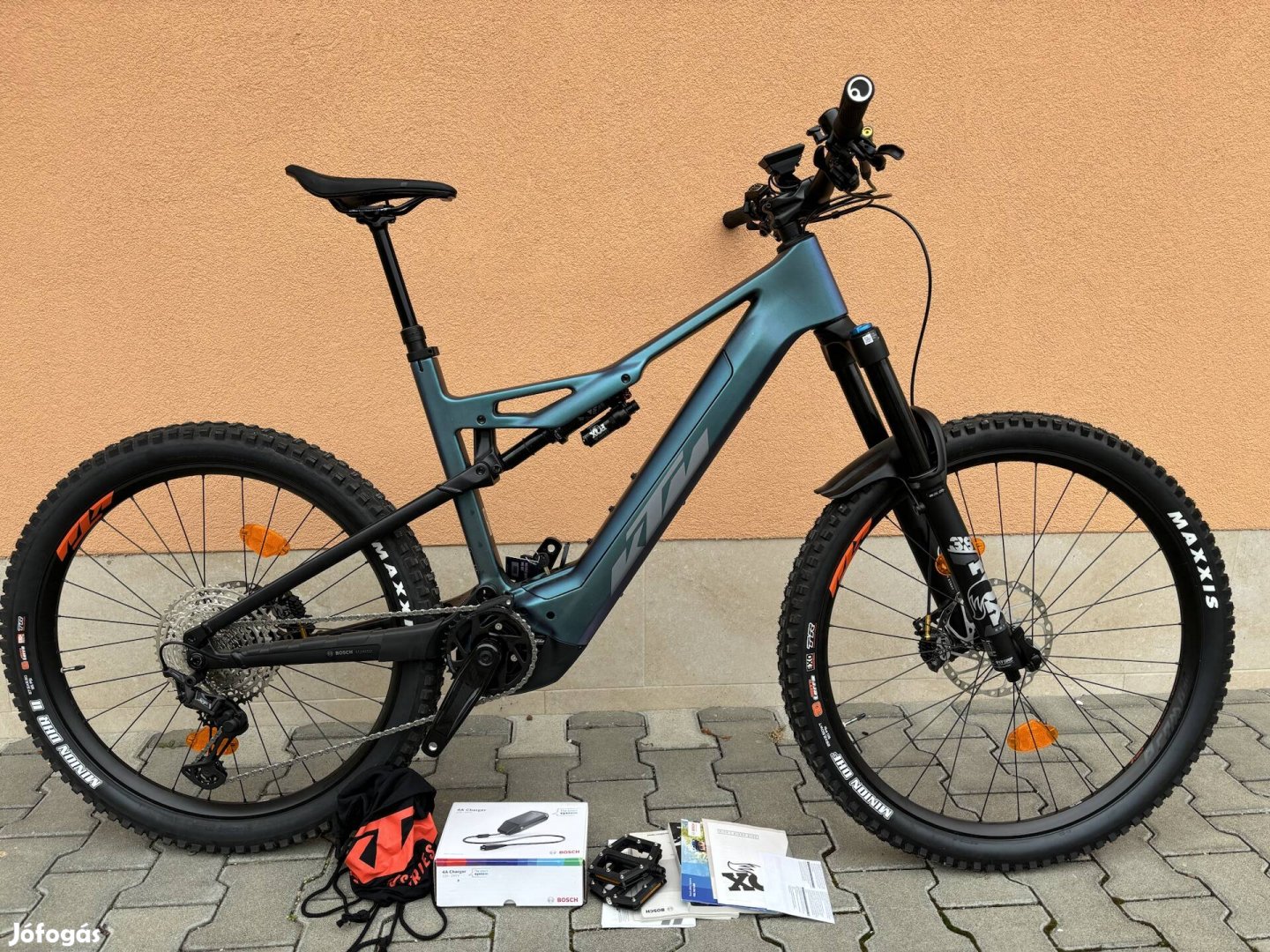 3km-es karbon KTM Macina Prowler Master, CX 750Wh kiox