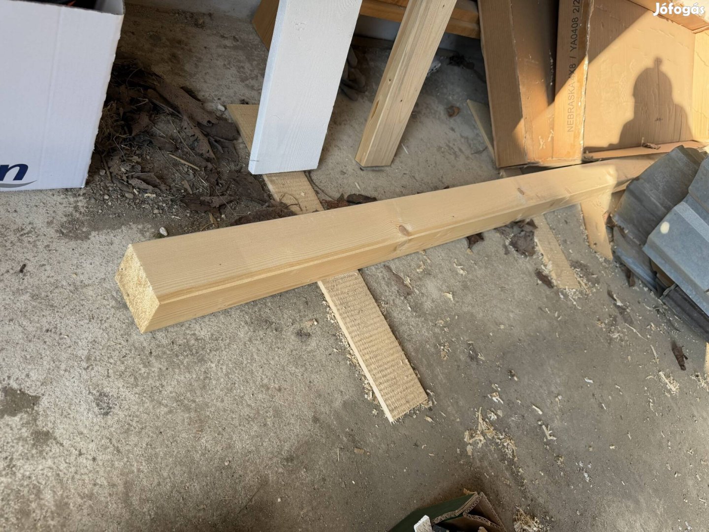 3m, 10x10cm gyalult, csiszolt gerenda