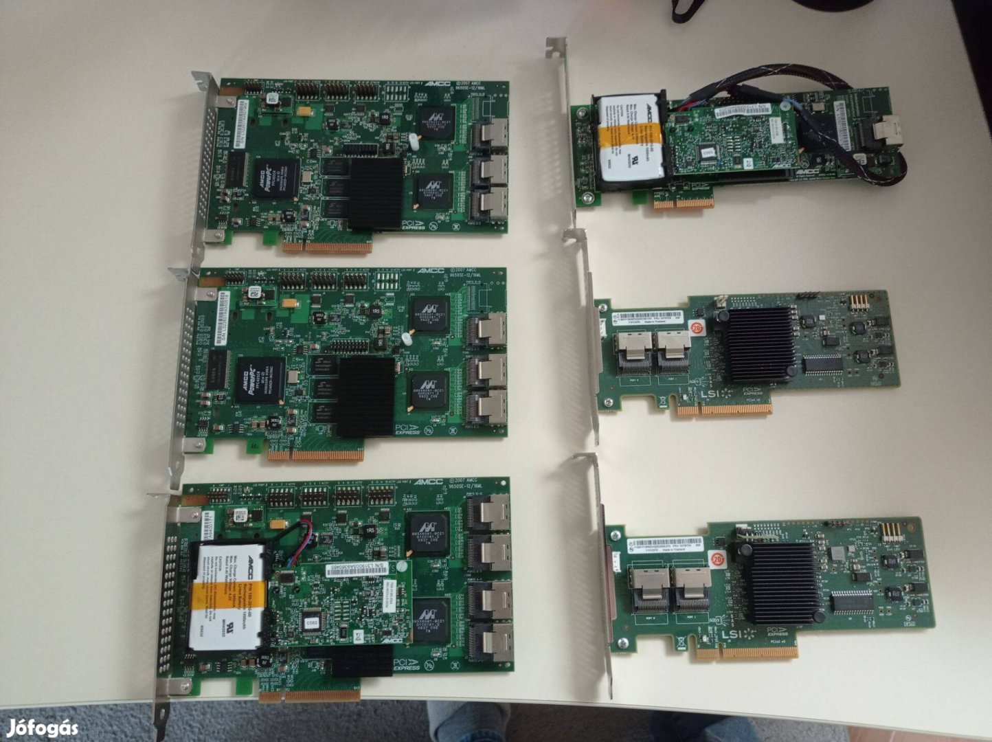 3ware és LSI Mega Raid vezérlő több db