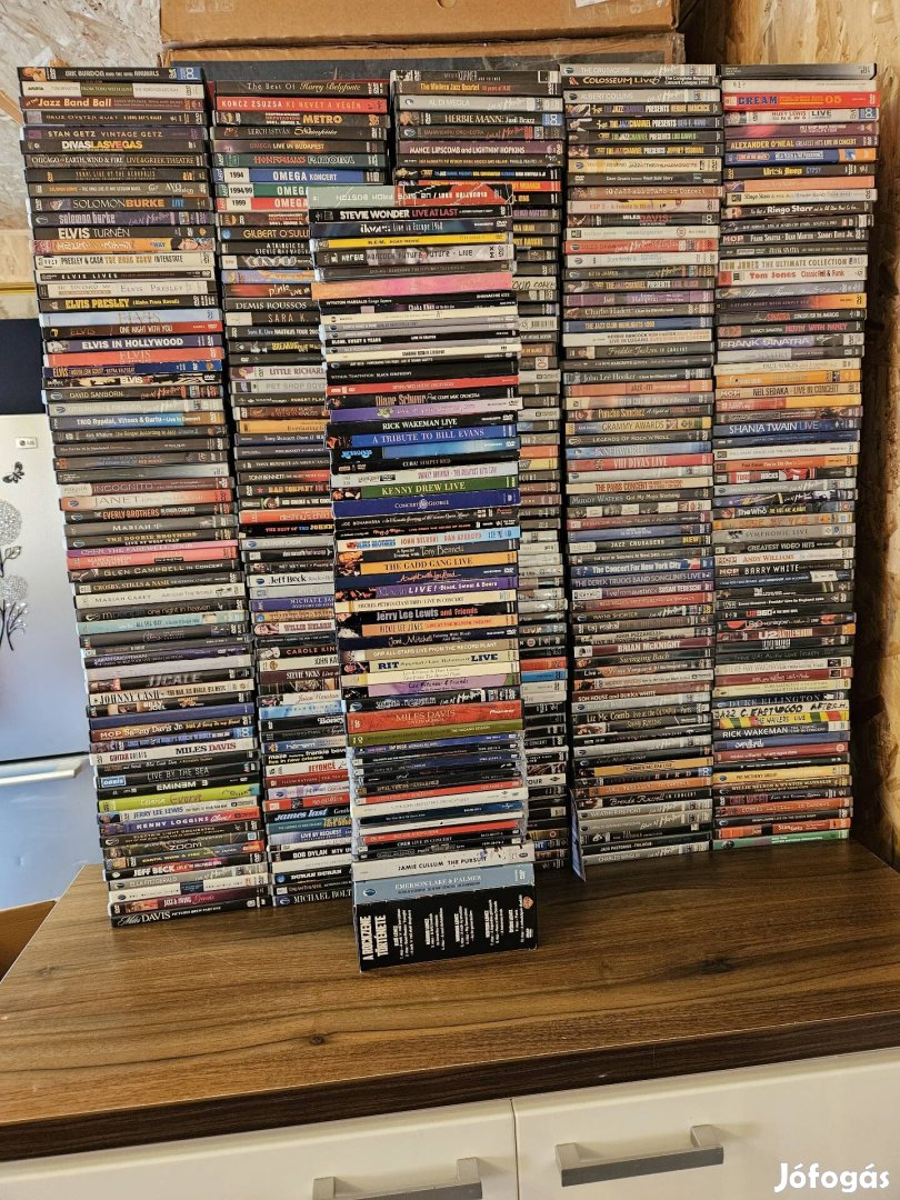 400 darab zenei DVD-k. Rengeteg csemege van köztük 