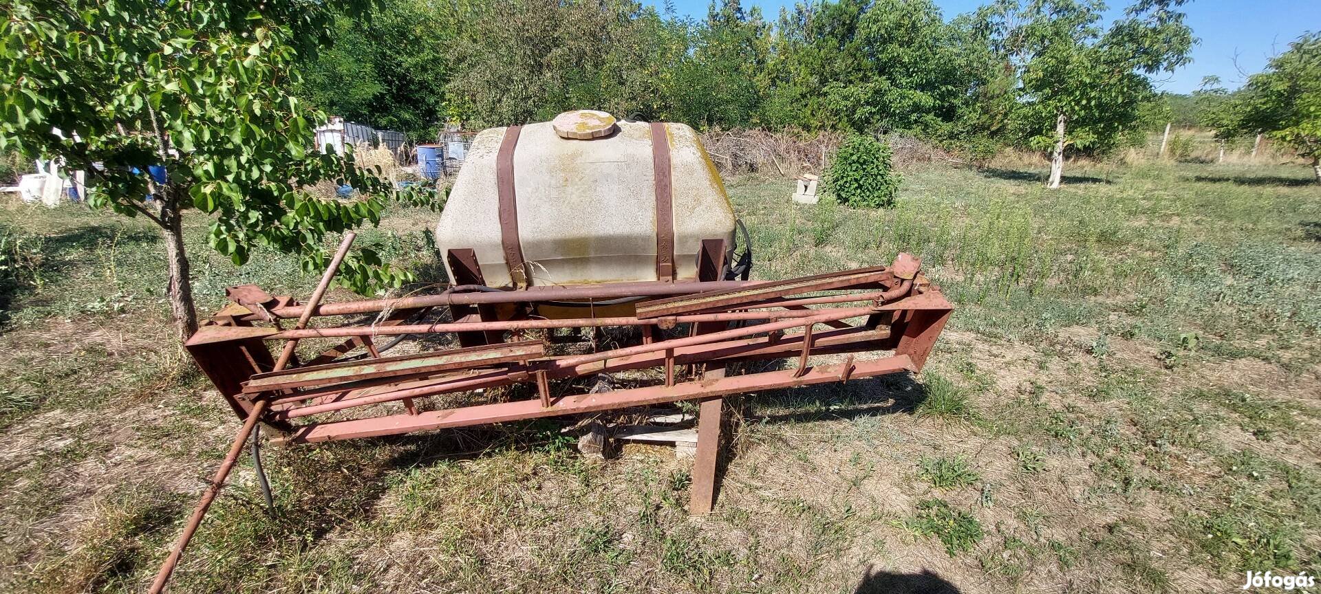 400 literes függesztett permetező 