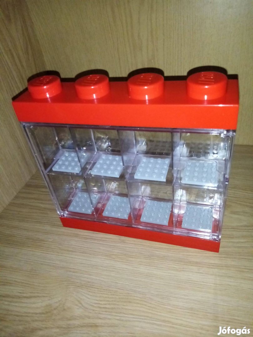 40650001 LEGO piros minifigura kiállító, tároló doboz 8 minifigurához