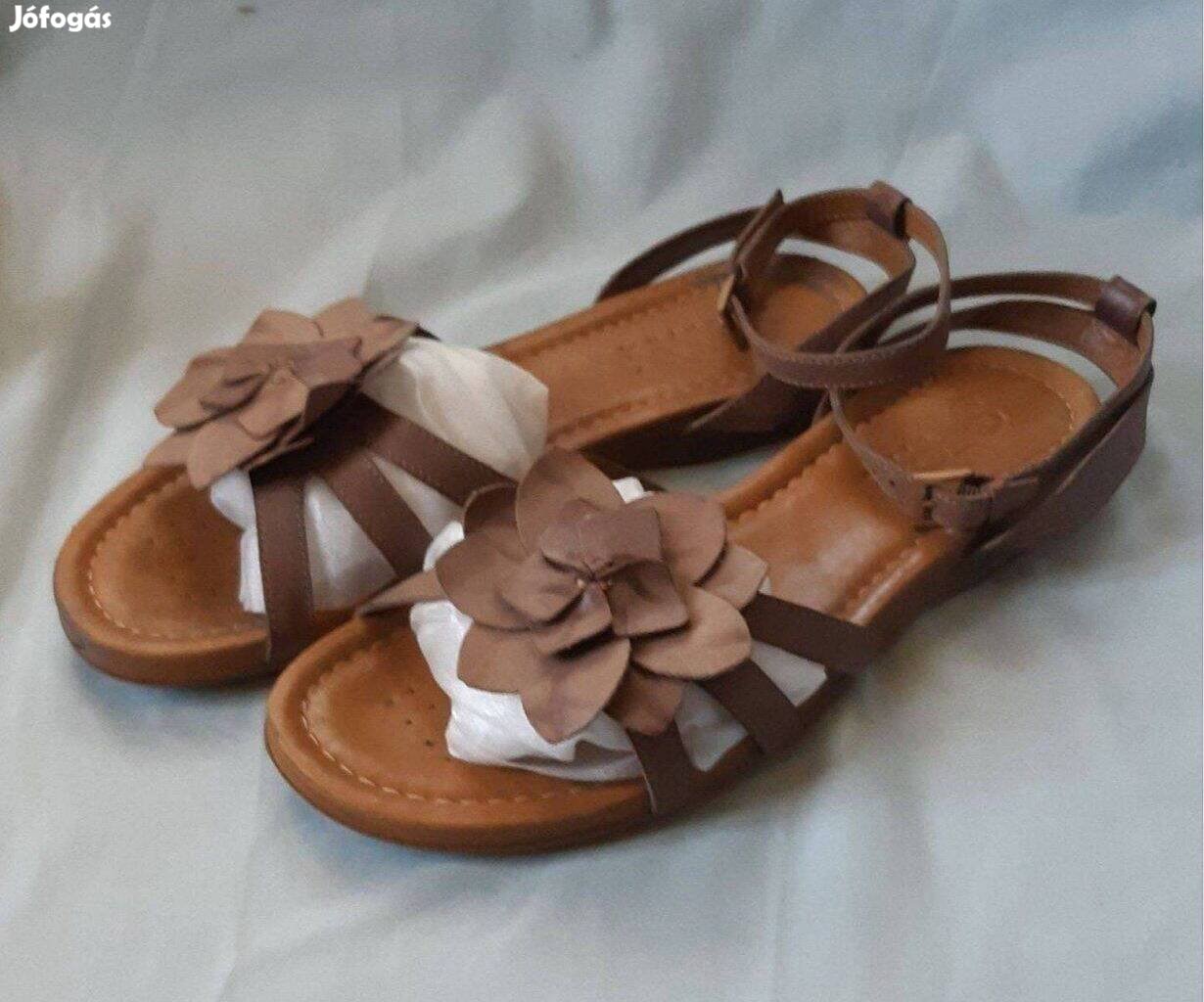 40 - es. Geox, elegáns bőrszandál!