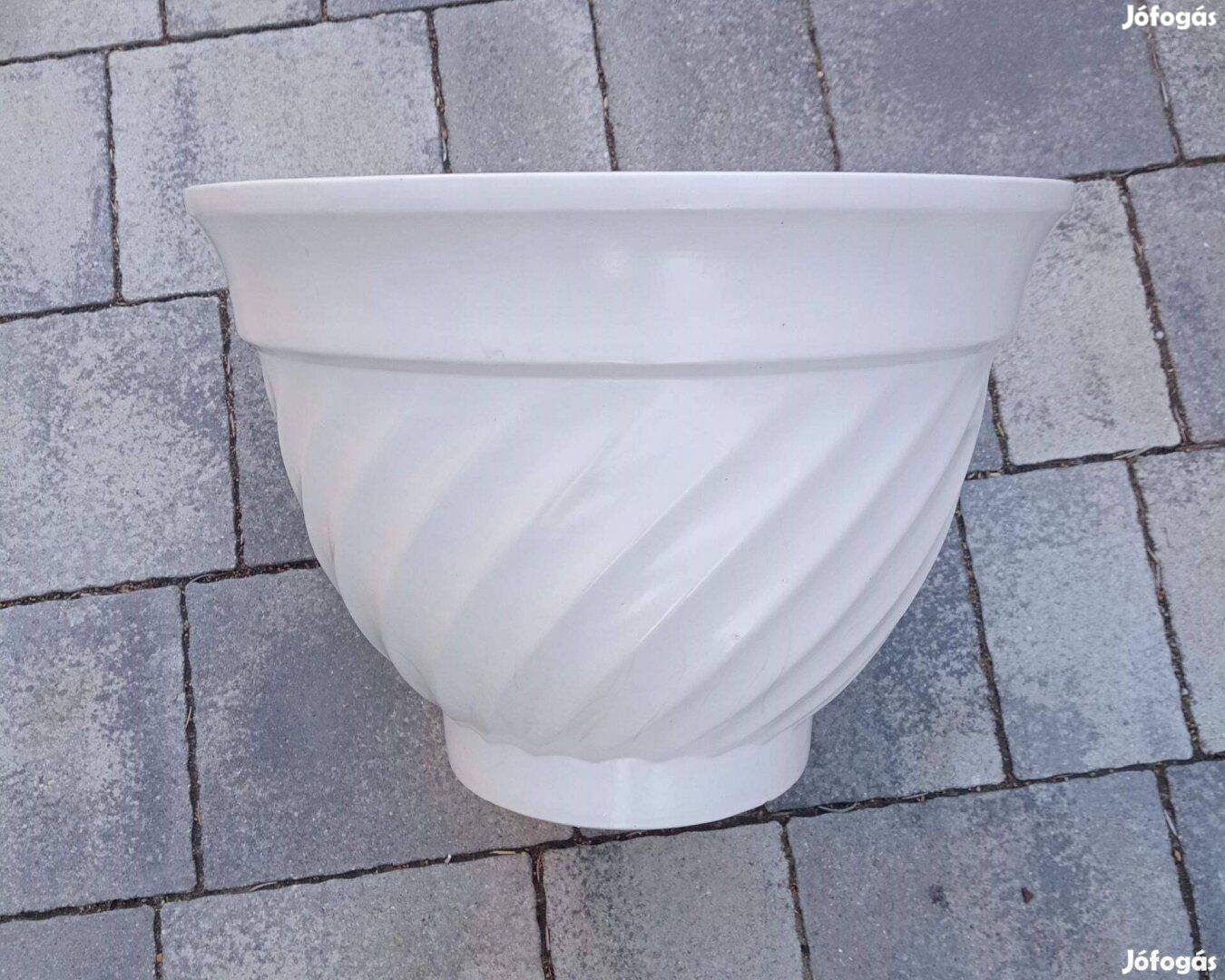 40 cm átmérőjű kerámia kaspó + műanyag betét ( virágtartó )