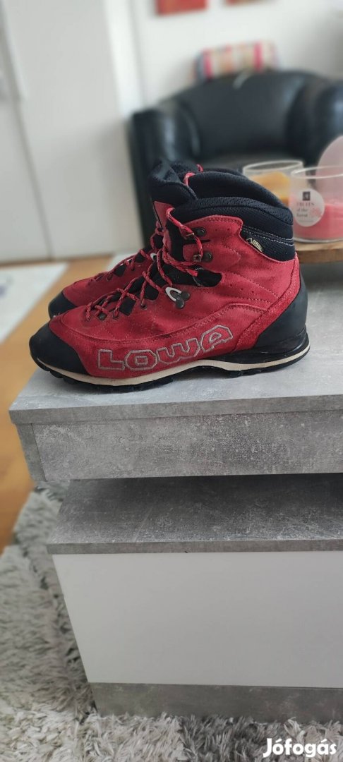 40 es Lowa bakancs olcsón eladó