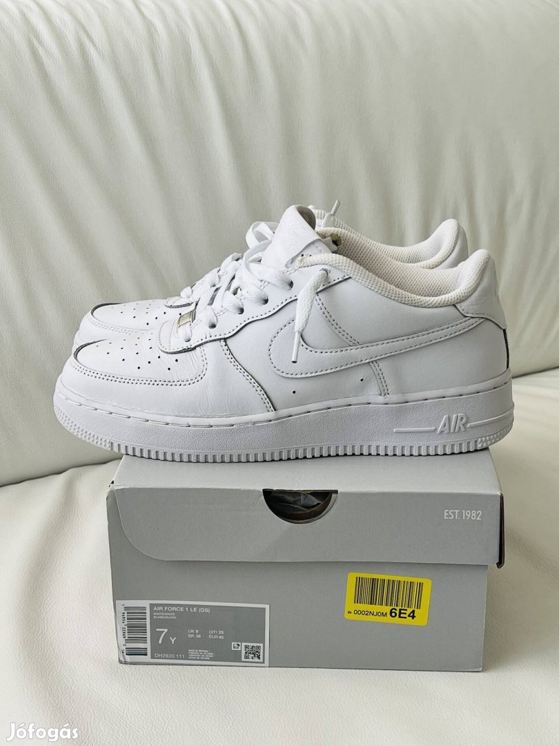 40-es Nike Air Force 1 hibátlan