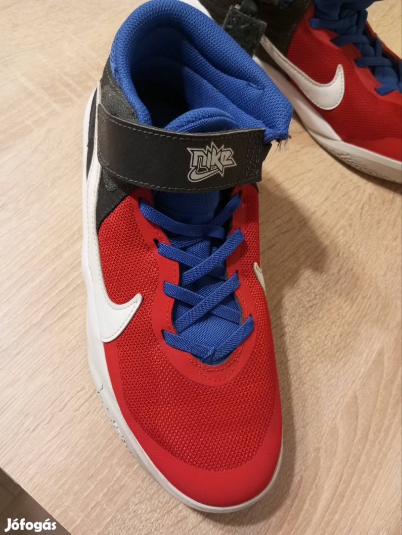 40-es Nike cipő 