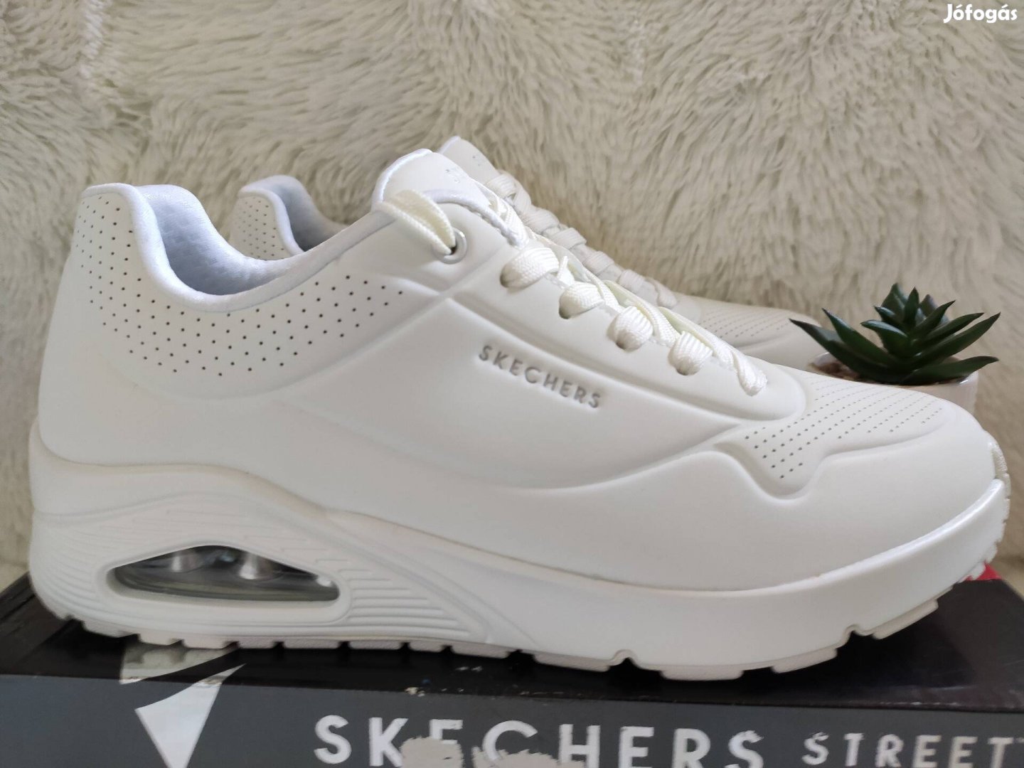 40-es Skechers Uno női sportcipő