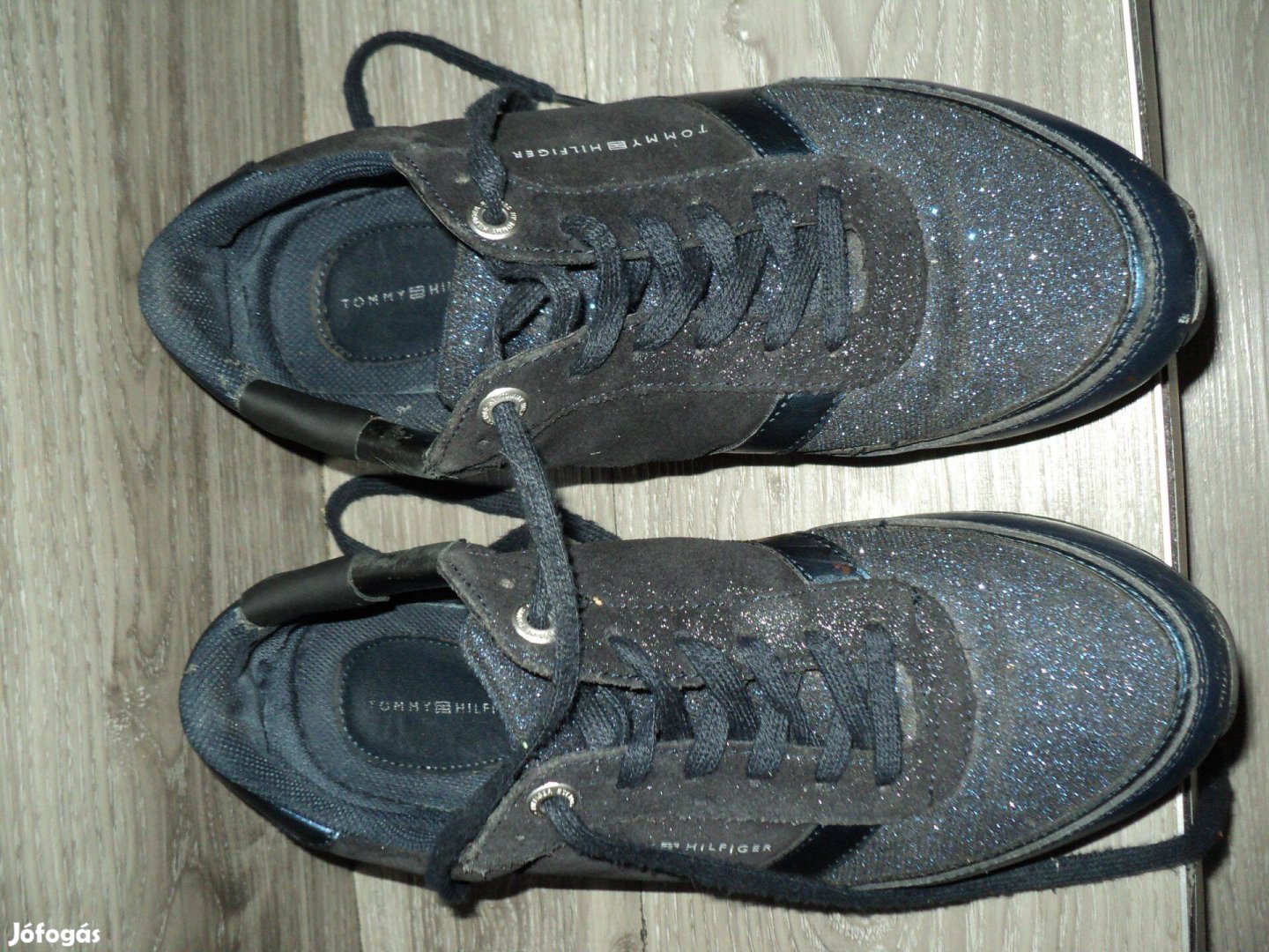 40-es Tommy Hilfiger sport cipő