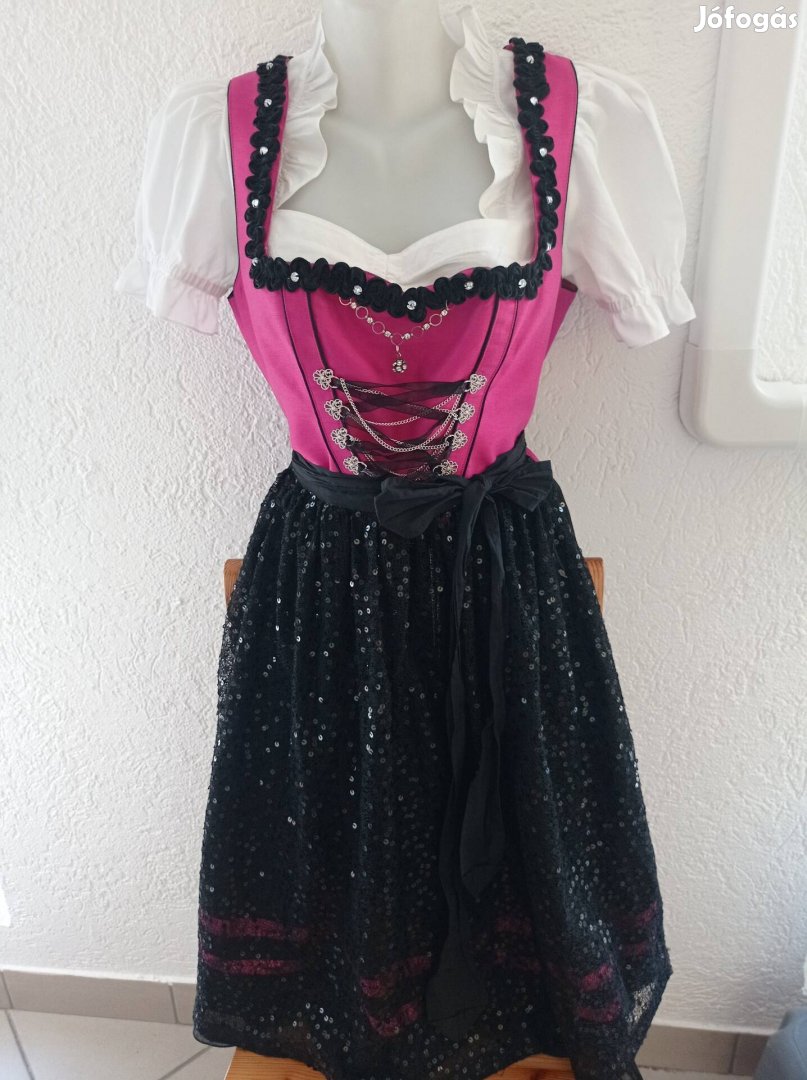 40-es dirndl ruha köténnyel 