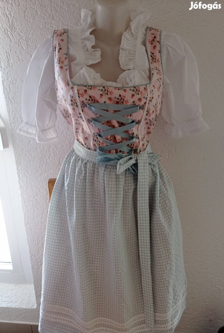 40-es dirndl ruha köténnyel 