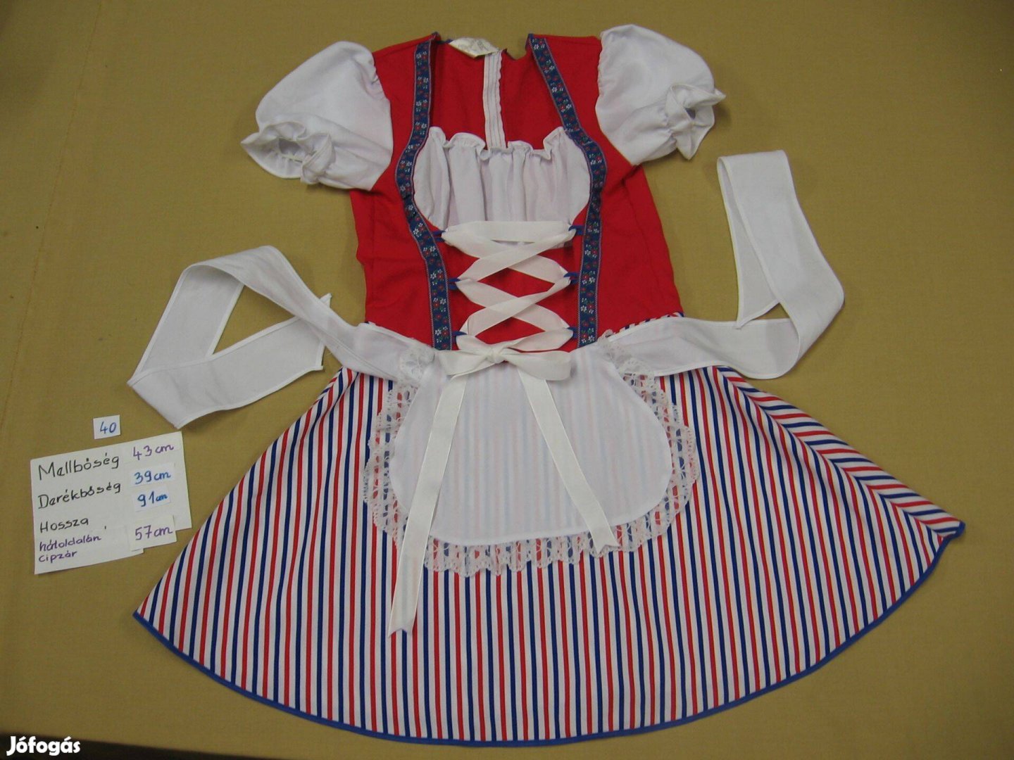 40-es női, rövid ujjú, drindl, karnevál jelmez
