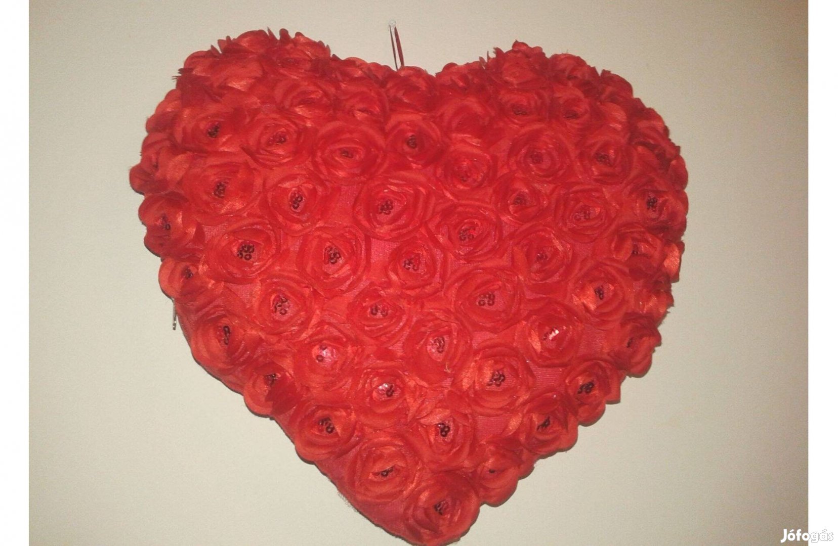 40x37 cm-es csupa rózsás szív párna gyöngyökkel akaszthatós