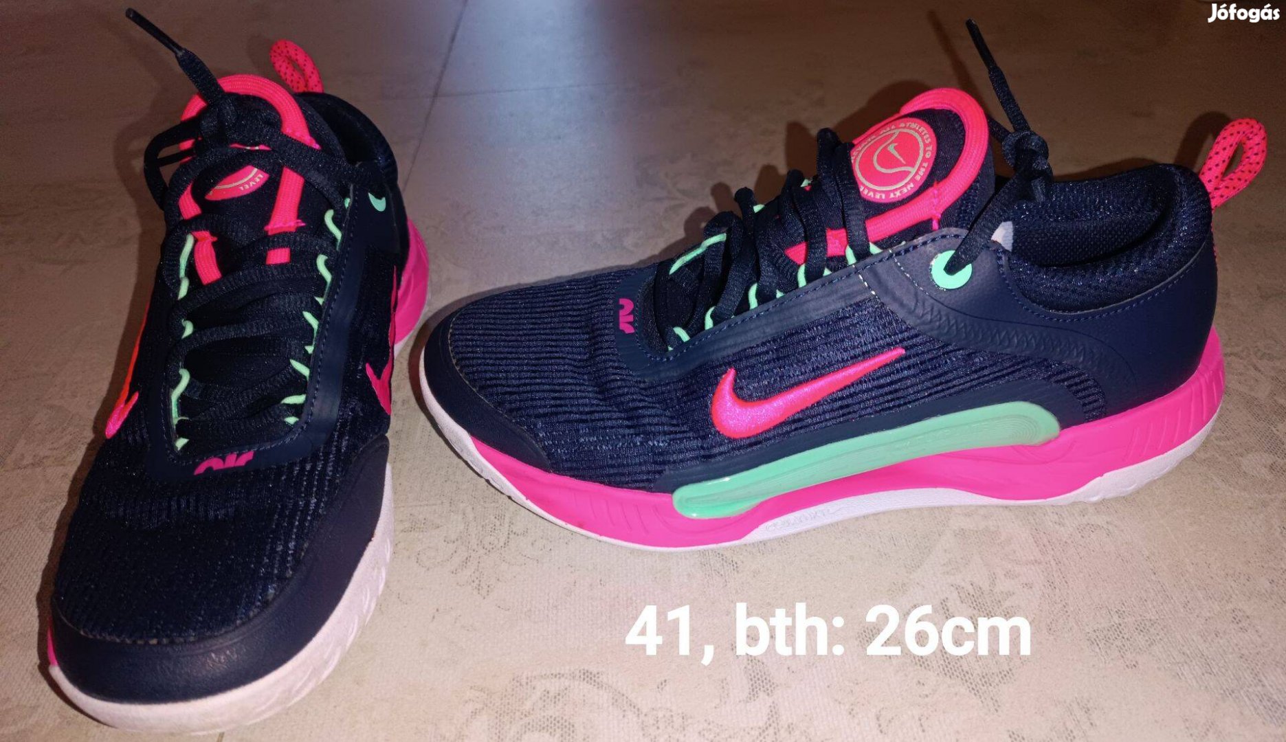 41 Nike Zoom Court teniszcipő