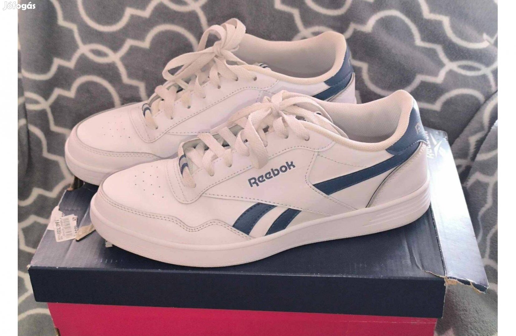 41-es Reebok cipő, bth: 26 cm