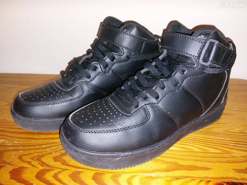 41-es Vty maqgasszárú cipő, bth: 26 cm