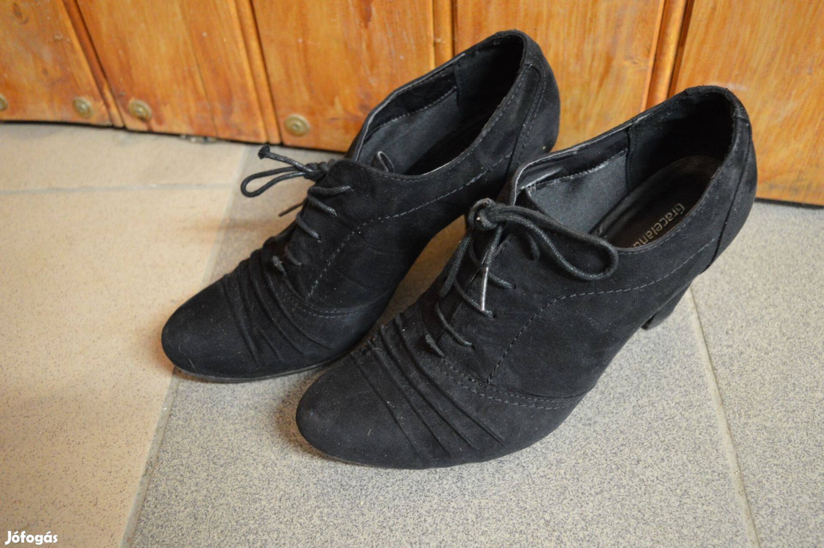 41-es női cipő (Graceland)