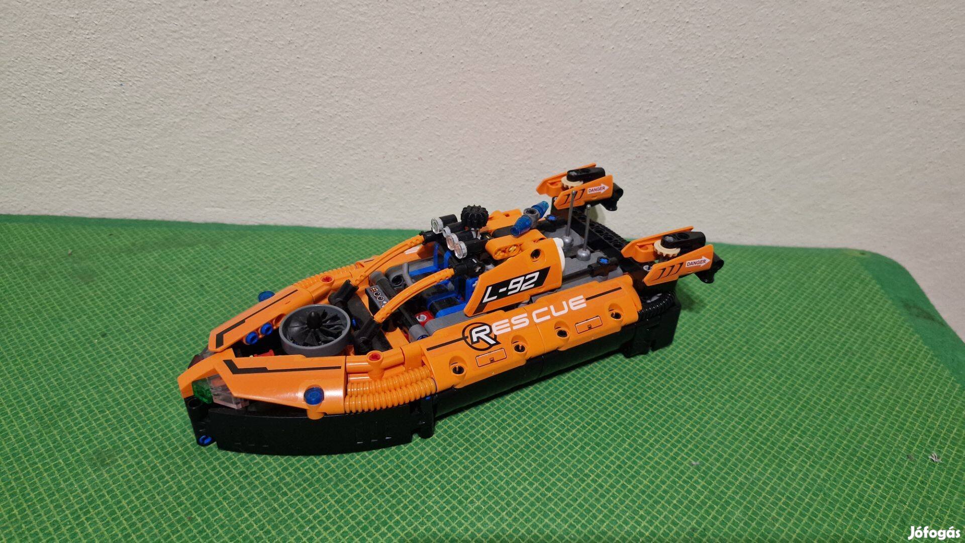 42120 Lego Technic - Légpárnás mentőjármű