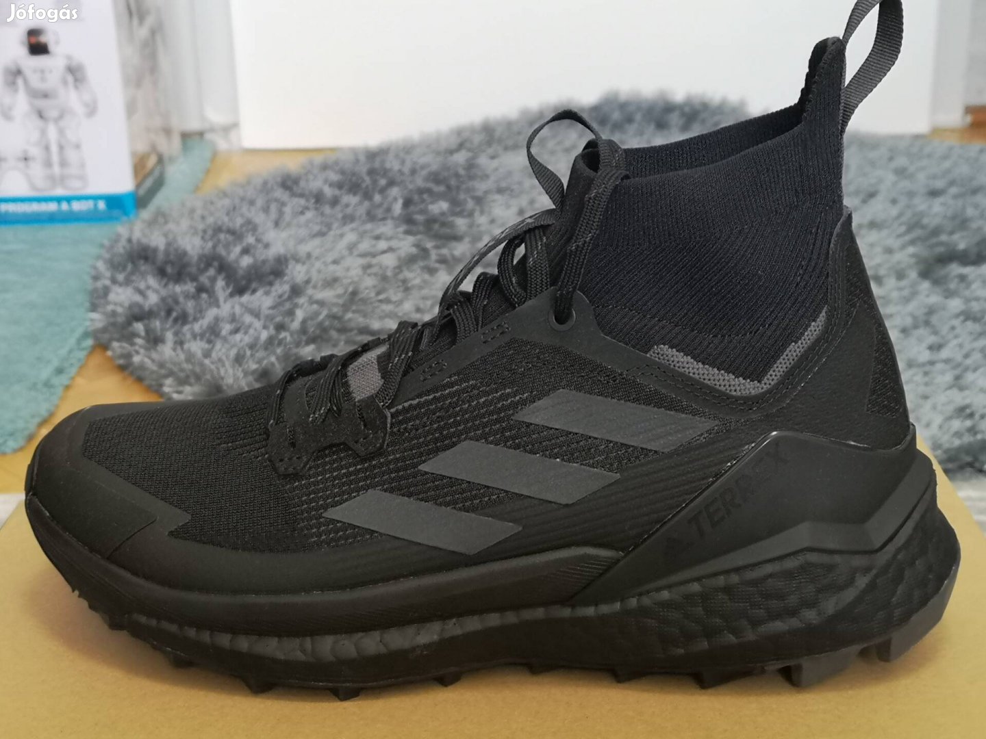 42 2/3-os Adidas férfi sportcipő