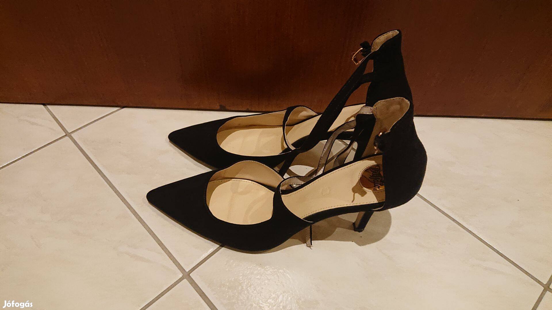 42-es Buffalo fekete tűsarkú, magas sarkú női cipő, high heels