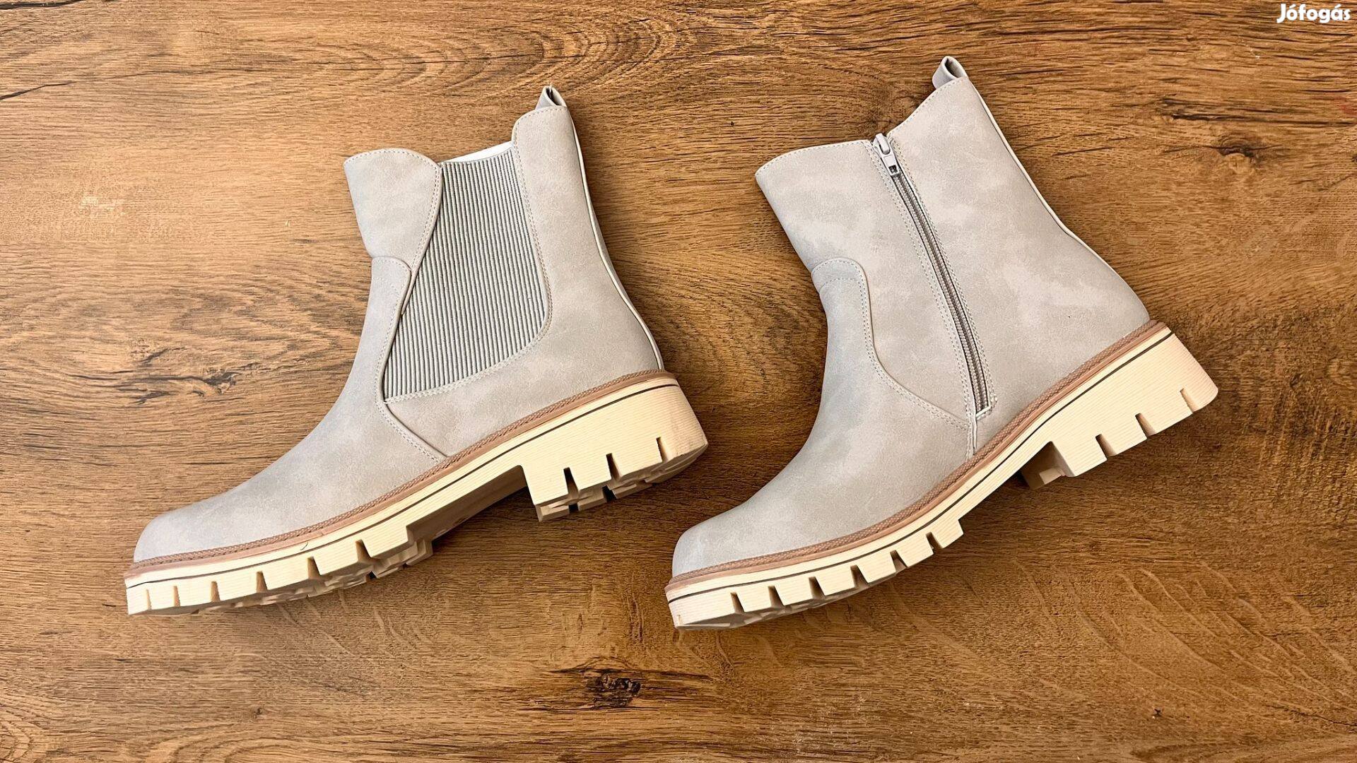 42-es Új! Wonder Walk bélelt csizma