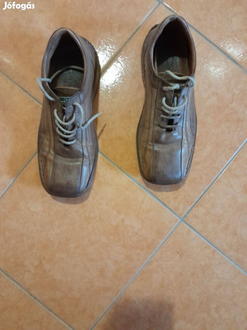 42-es cipő kapható -új- férfi