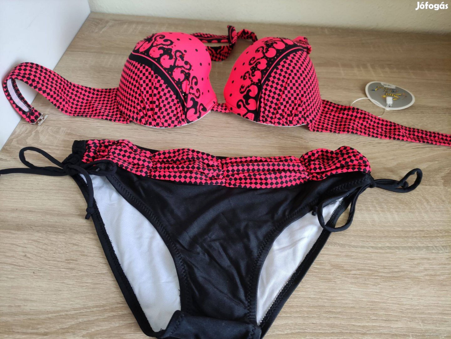 42-es női új bontatlan bikini piros fekete