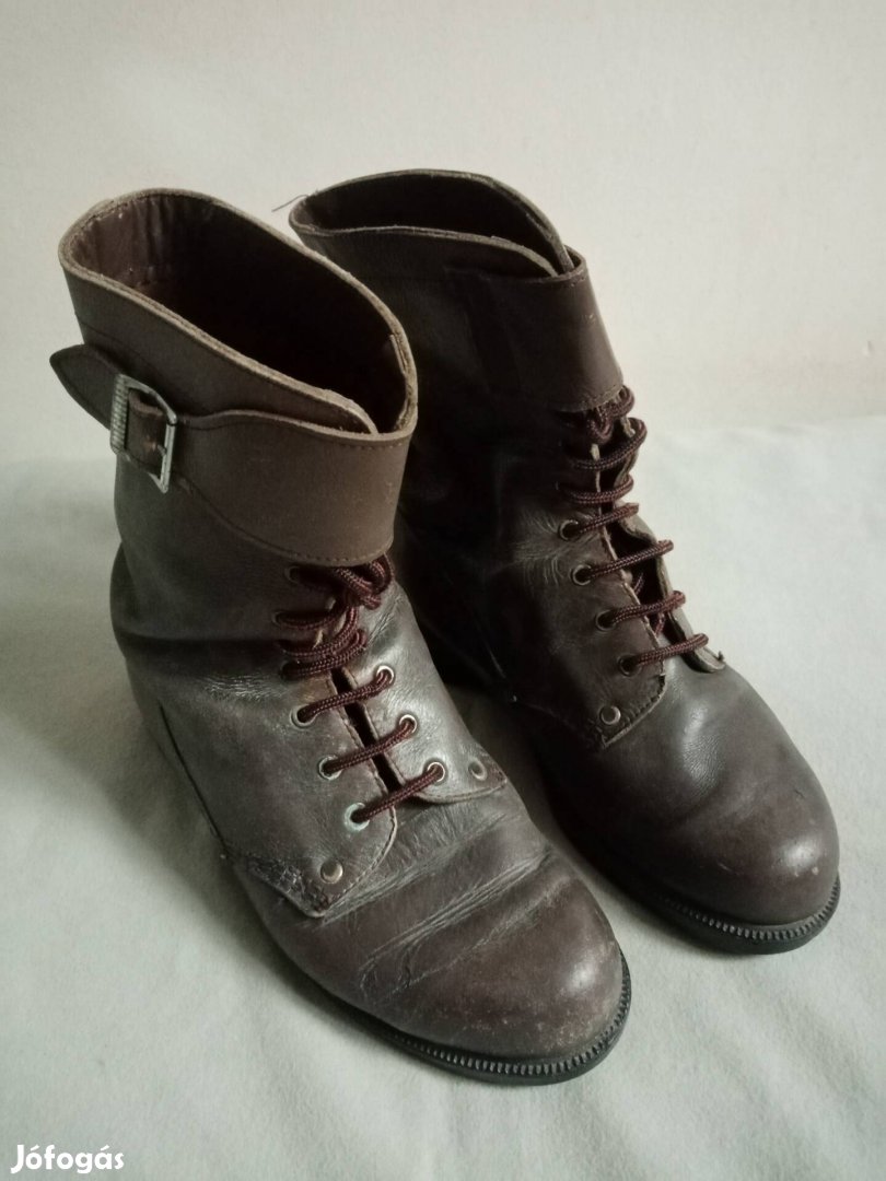 43-as katonai bakancs, surranó