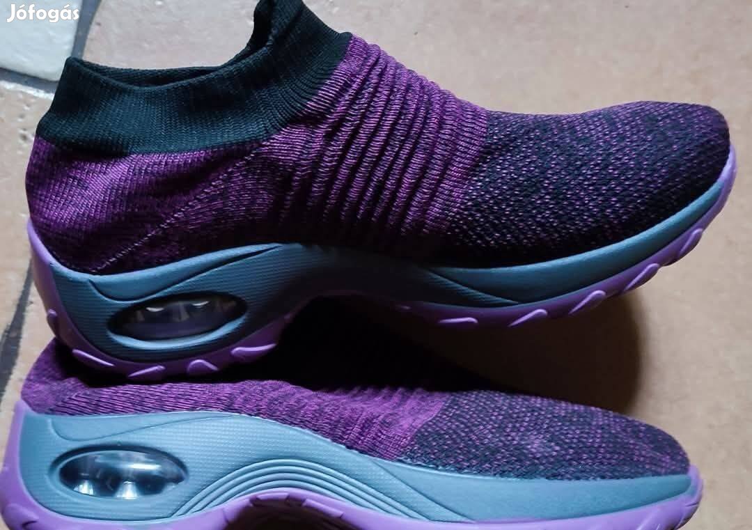 43-as új textil fejű sportcipő