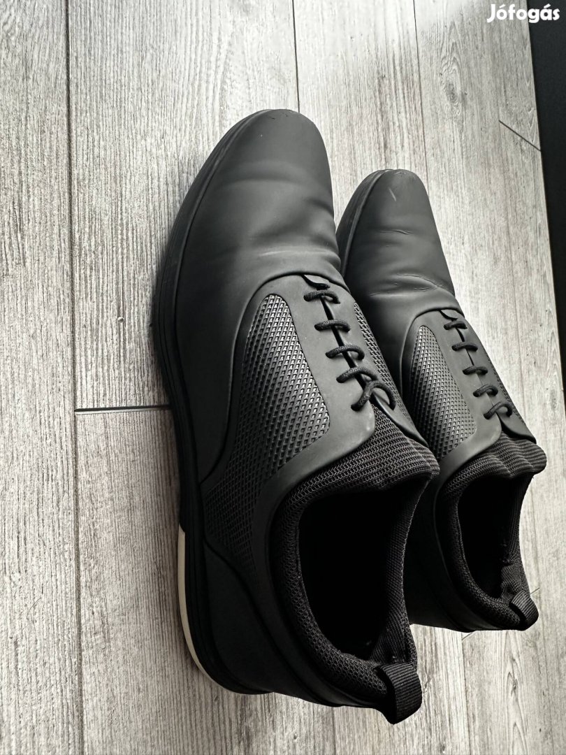 43-as zara alkalmi gumis borítású cipő