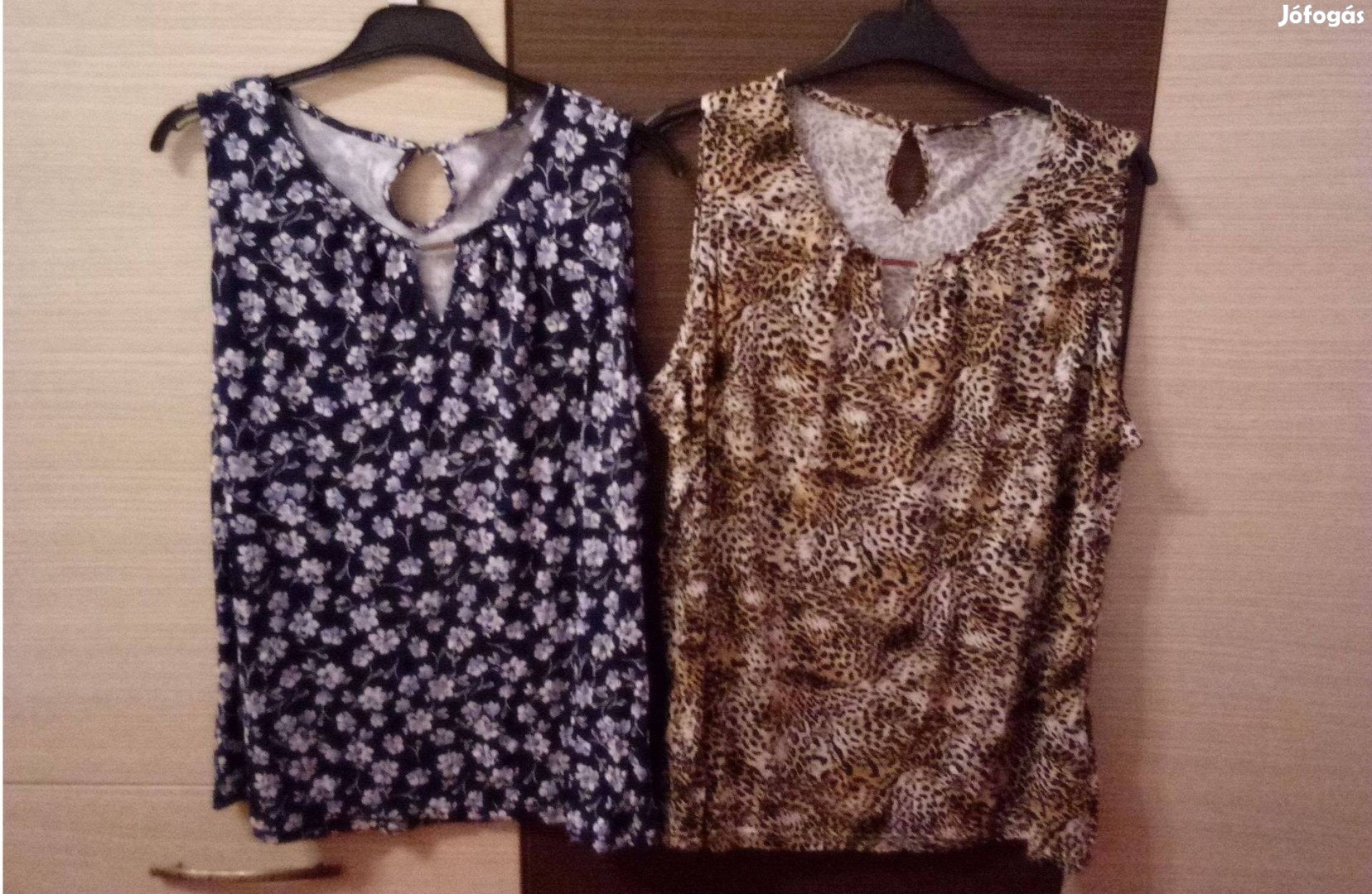 44 Női nyári könnyű felső pólóblúz egyik új féláron