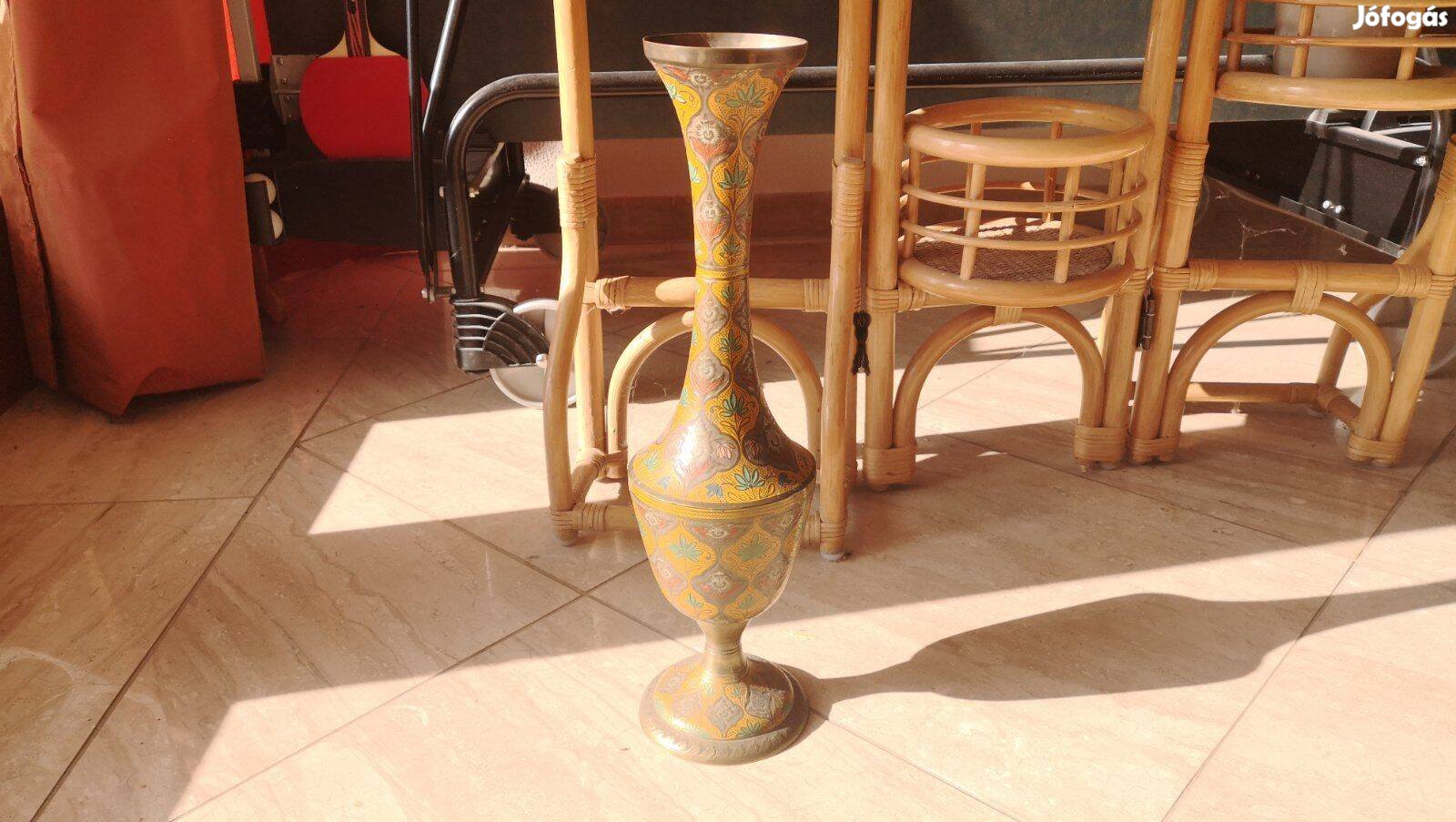 44 cm magas fém, vésett, szinezett fémváza