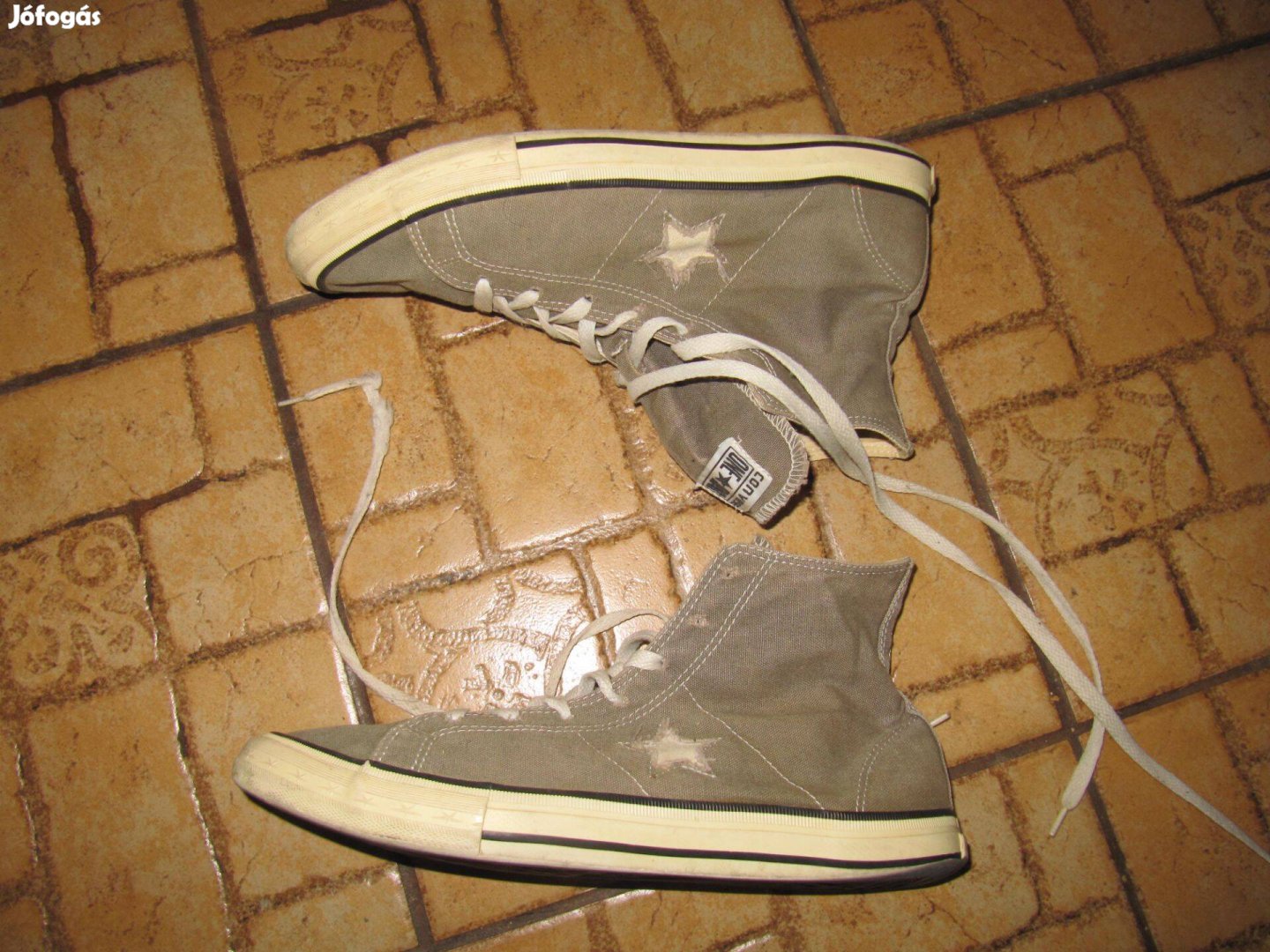 44-es Converse cipő