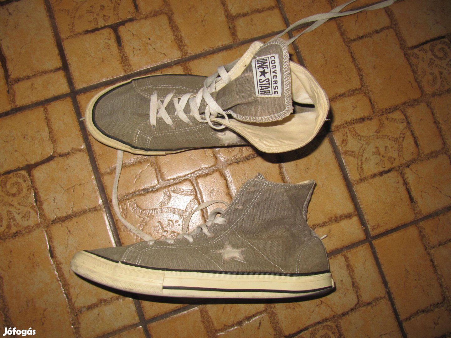 44-es Converse cipő