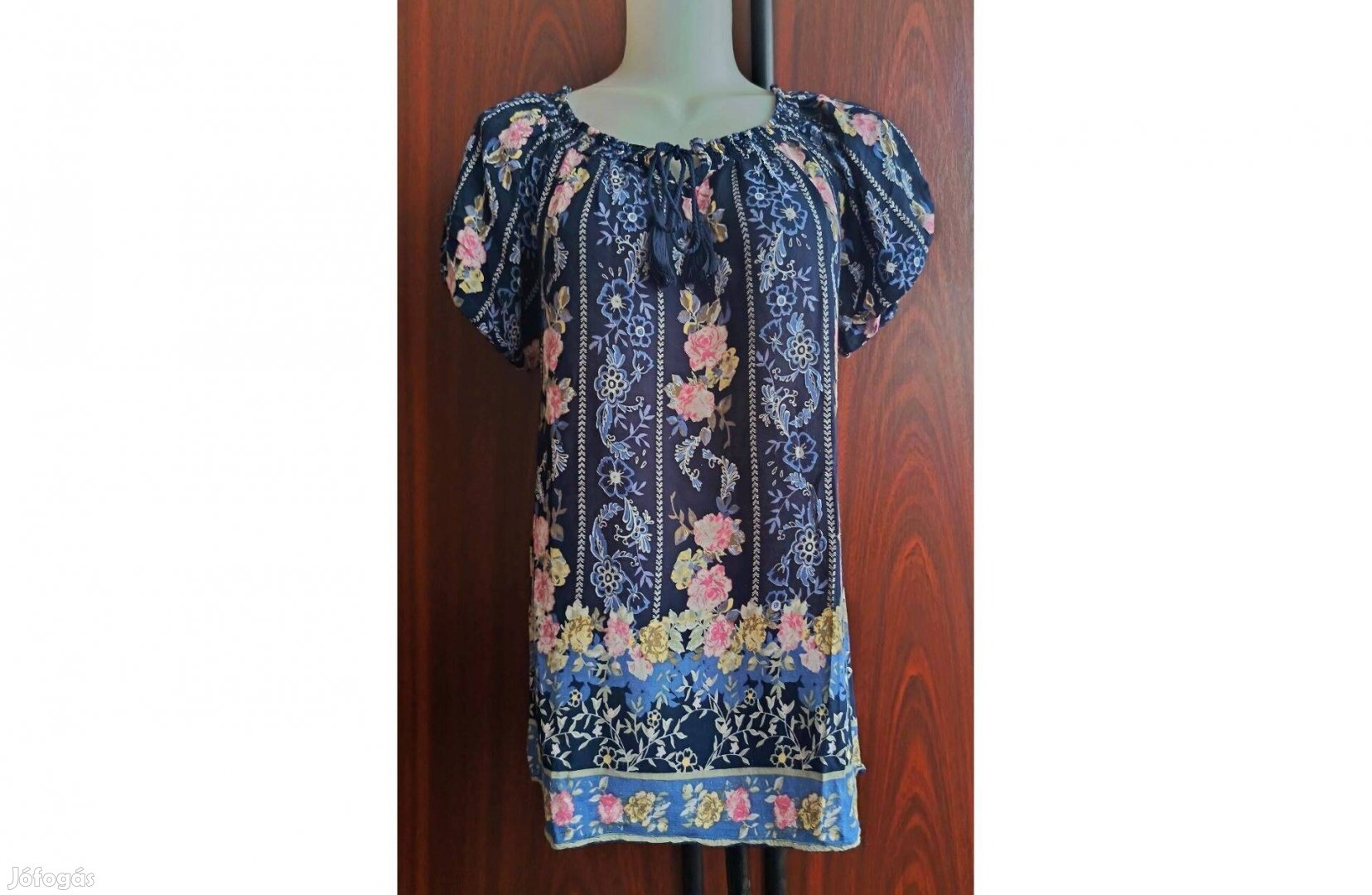 44-esL,női,matrózkék,folk hatású,virágmintázatos,megkötős