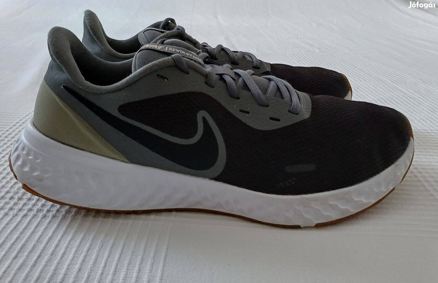 45,5-es Nike Revolution 5 futócipő