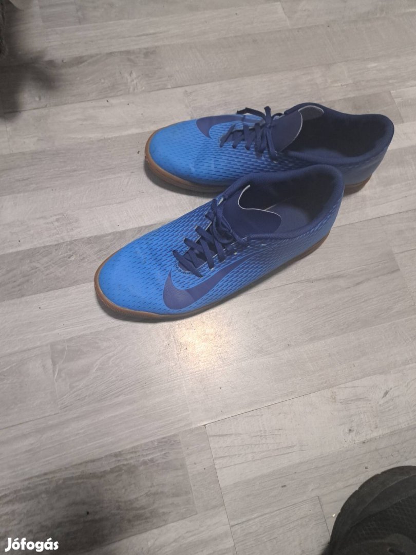 45 méretükférfi  jó álputu  nike és fila
