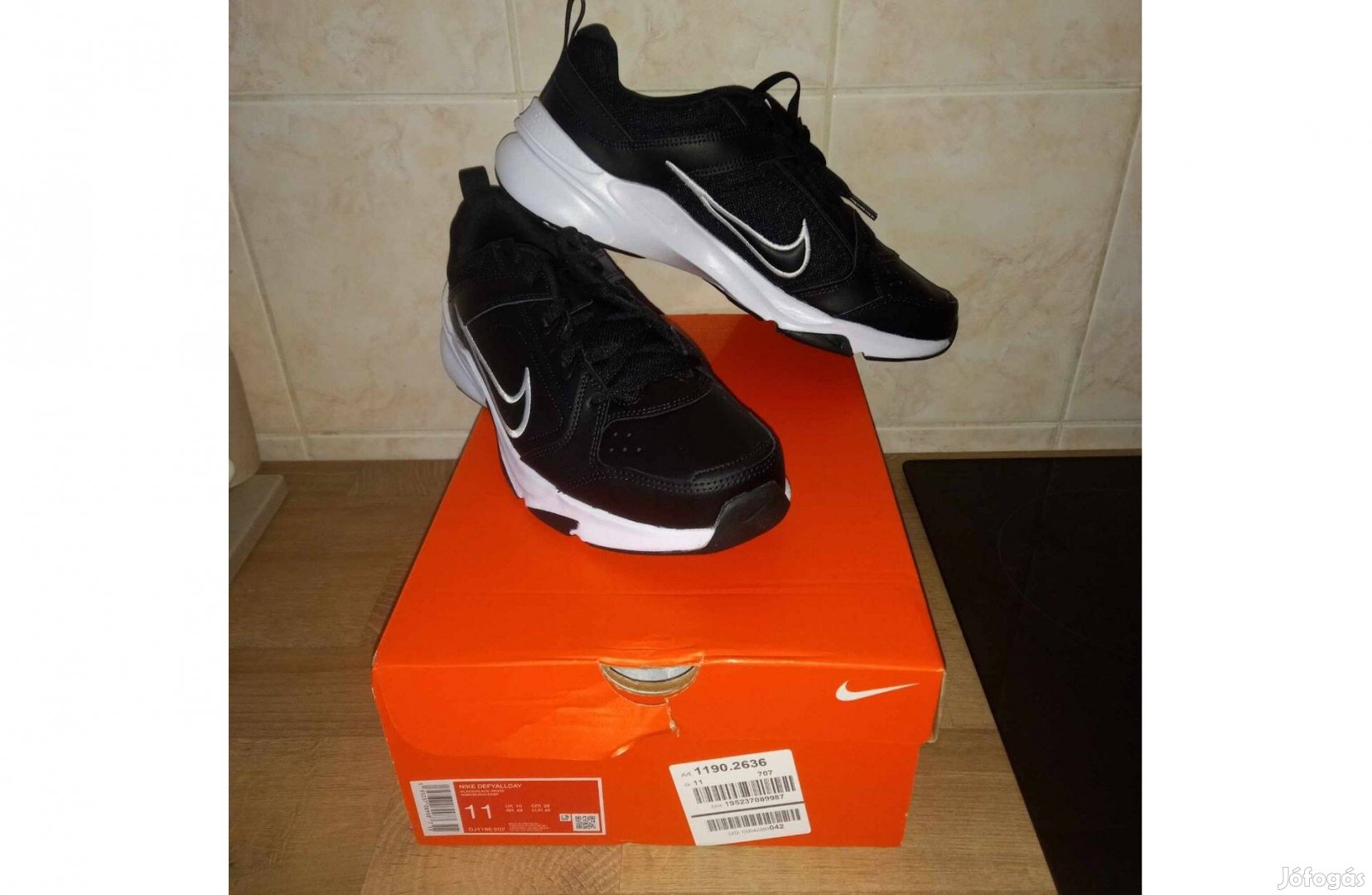 45-ös Nike Defy all day fekete-fehér sportcipő eladó, Új!